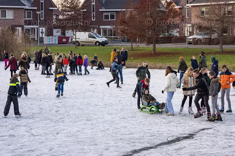 2022 12 16 IJspret op vijver Gameren